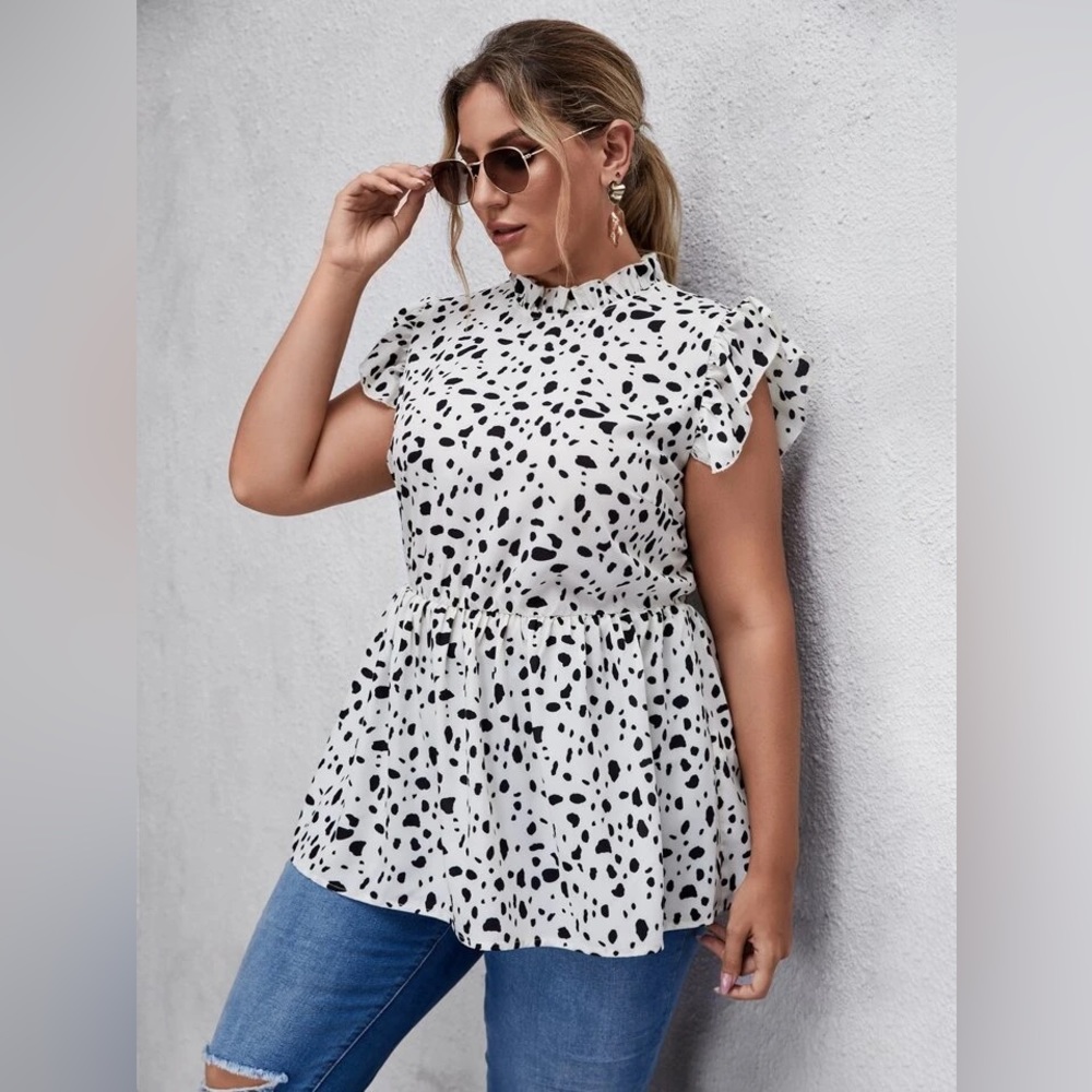 Ruffle sleeve poke a dot shirt